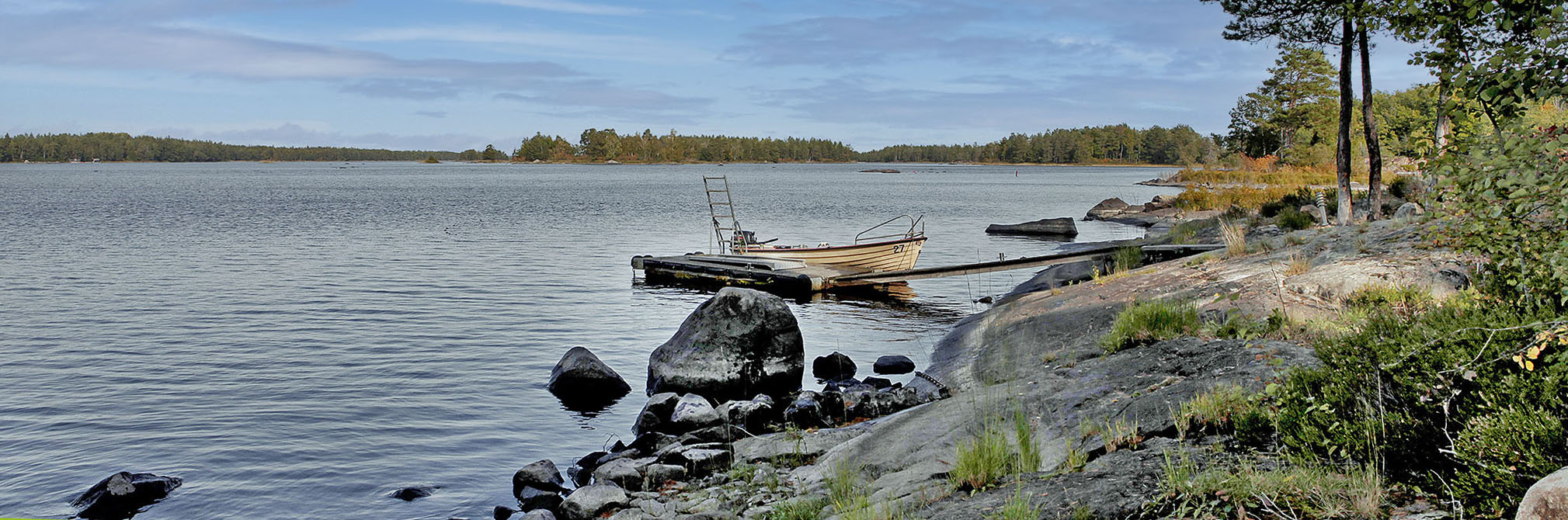 Välkommen till Rosö camping och fiske - en alldeles egen paradisö med egen brygga, båt grillplats och fiske inkluderat!